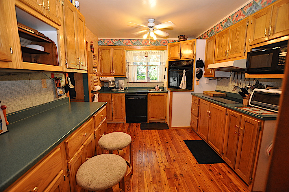 Wilbermere Lake Sunset Shore - Kitchen-view 3