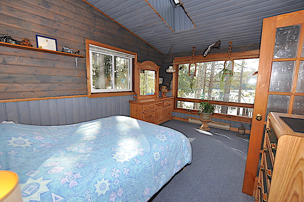 Wilbermere Lake Sunset Shore - Primary Bedroom with Ensuite