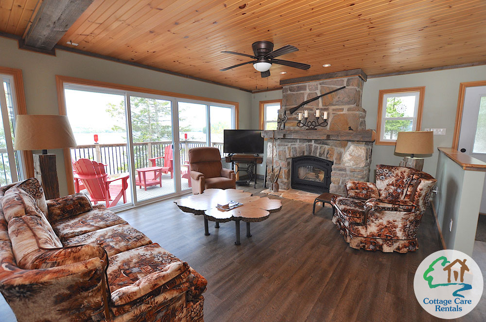 Mountain Lake Hummingbird Hill - Living Room