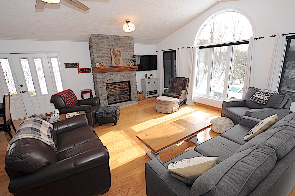 Brady Lake - White Pine Shore - Living Room