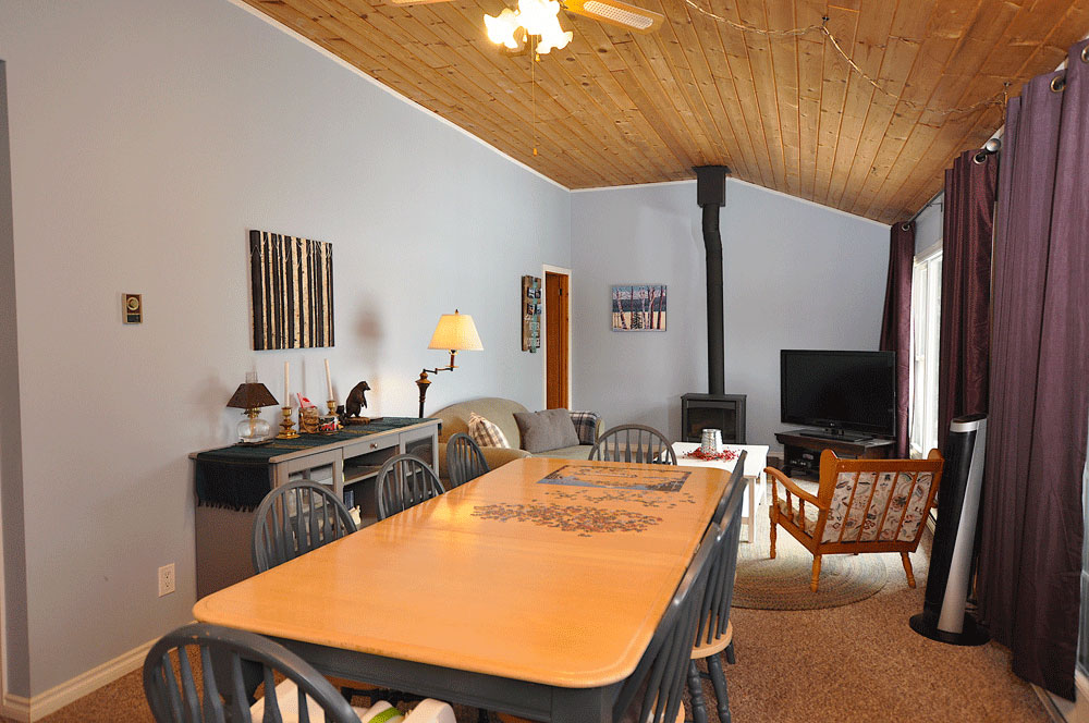 Haliburton Cottage - Gooderham Lake Into The Woods - Dining-and-living-room