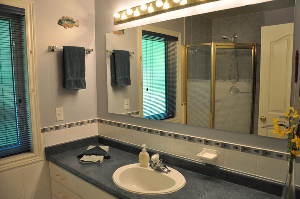 Haliburton Cottage - Soyers Lake Serenity - 3pc Bathroom with Shower stall
