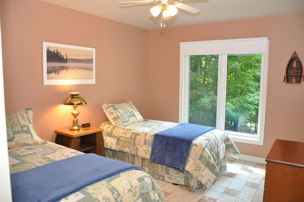 Haliburton Cottage - Soyers Lake Serenity - Bedroom 3 two twins