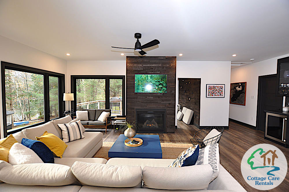 Bob Lake Bob Haven - Living room with fireplace and TV