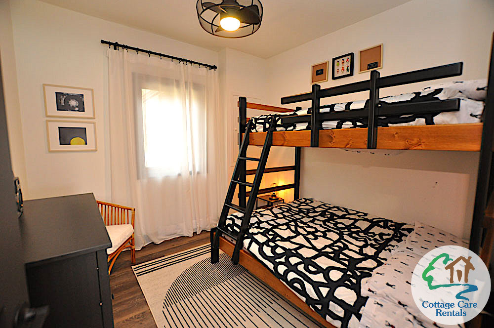 Bob Lake Bob Haven - Bedroom 2 - Double bottom single top bunk