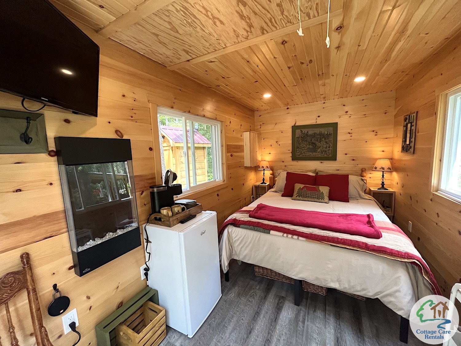 Boshkung Acres - Cabin 1 with queen bed