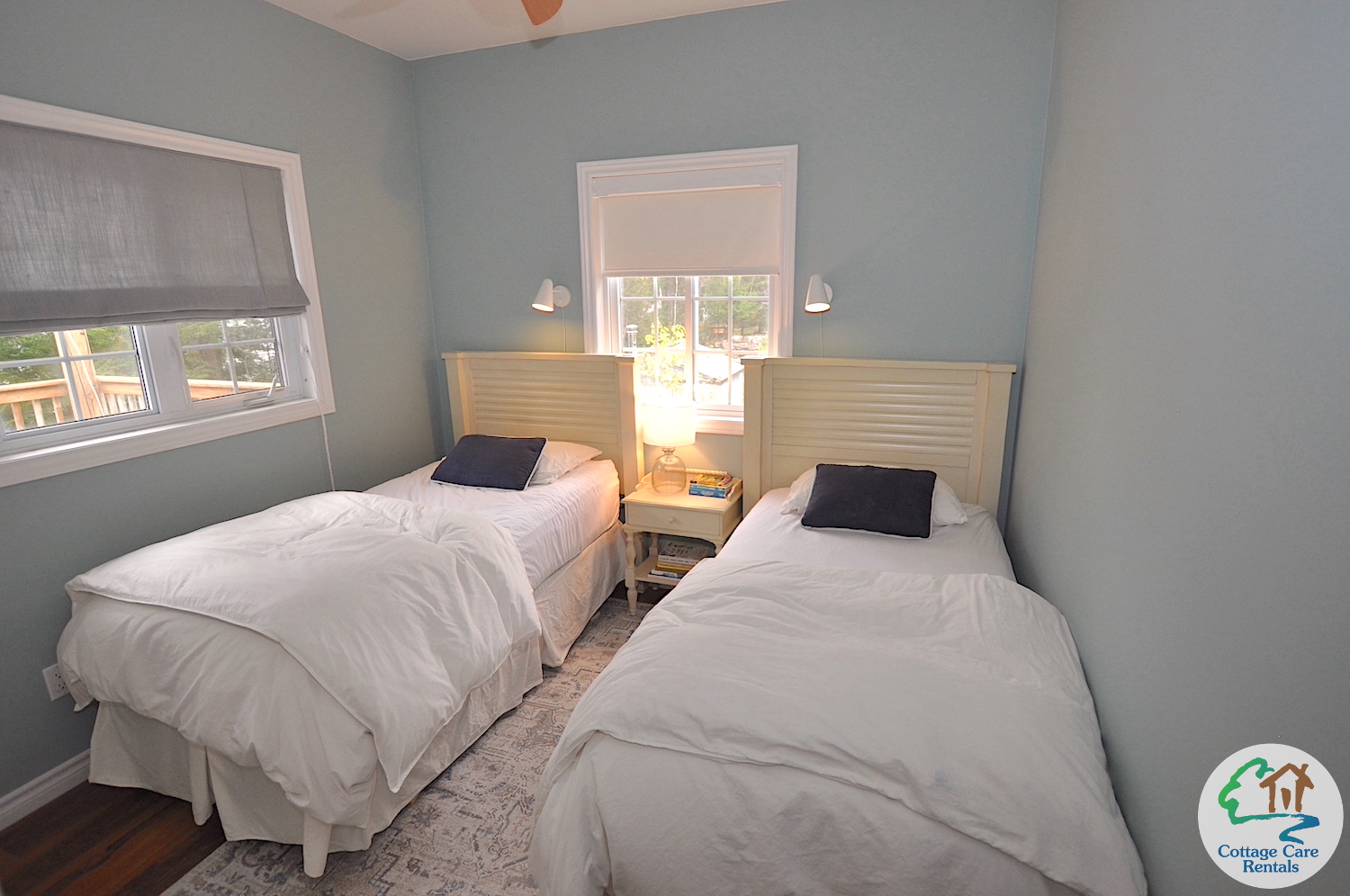 Maple Lake - Main floor bedroom 2 - Queen bed
