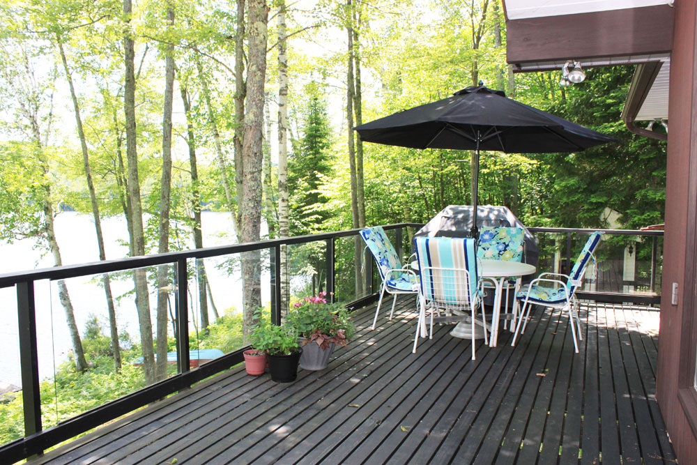 Spruce Lake Tranquility - Upper deck dining and BBQ area
