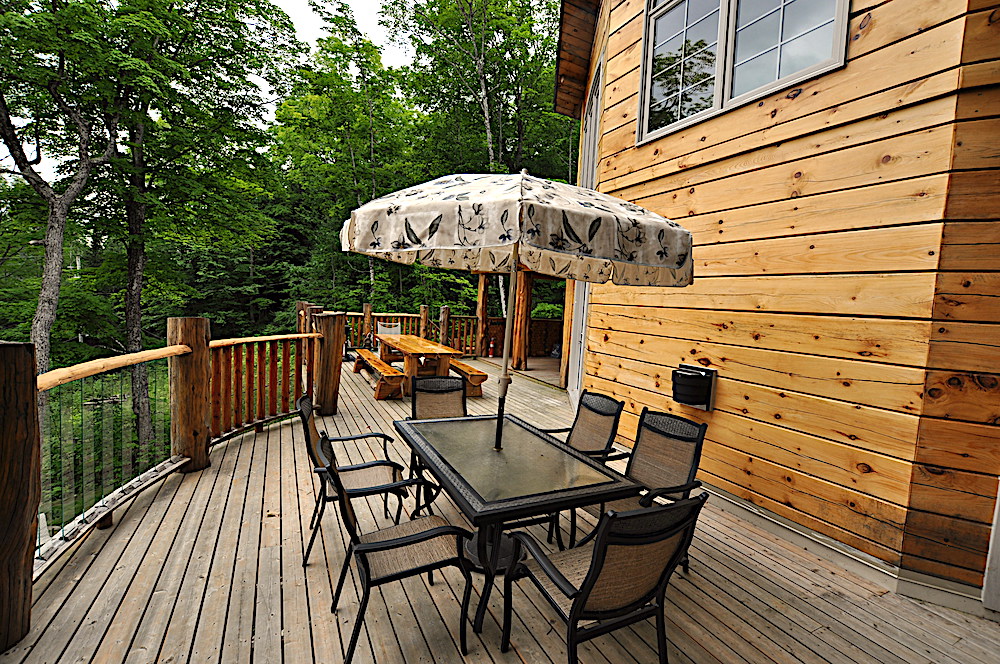 Upper Deck with Patio Table and Picnic Bench