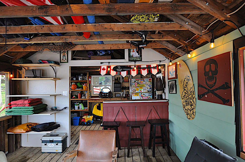 Crystal Lake Pirates Cove - Boathouse bar