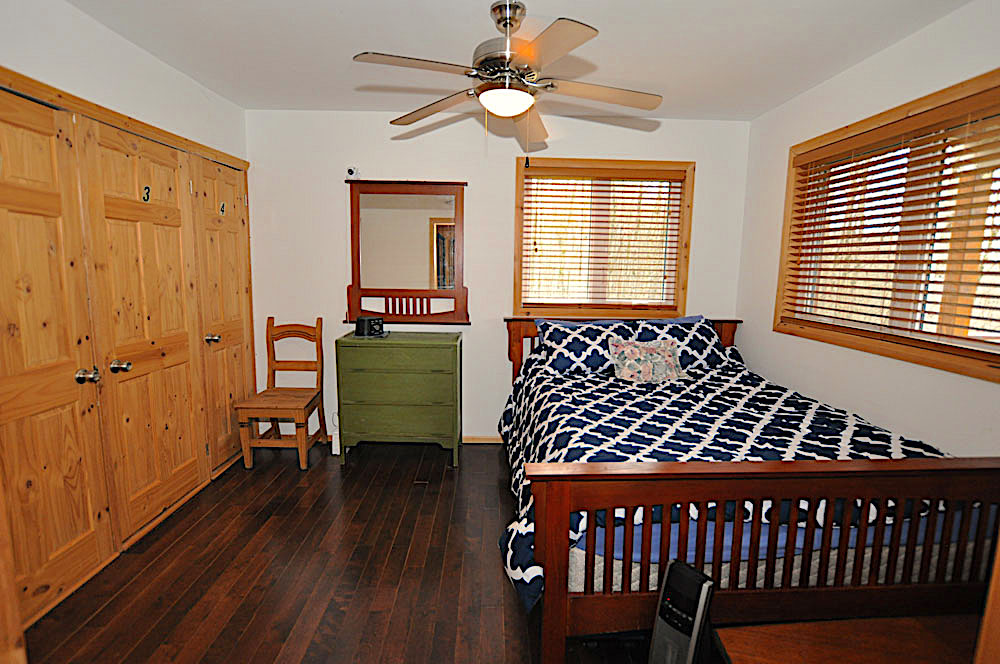 Haliburton Cottage - Eagle Lake Eagles Nest - Bedroom 2 with Queen