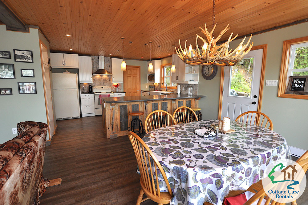 Mountain Lake Hummingbird Hill - Dining Room