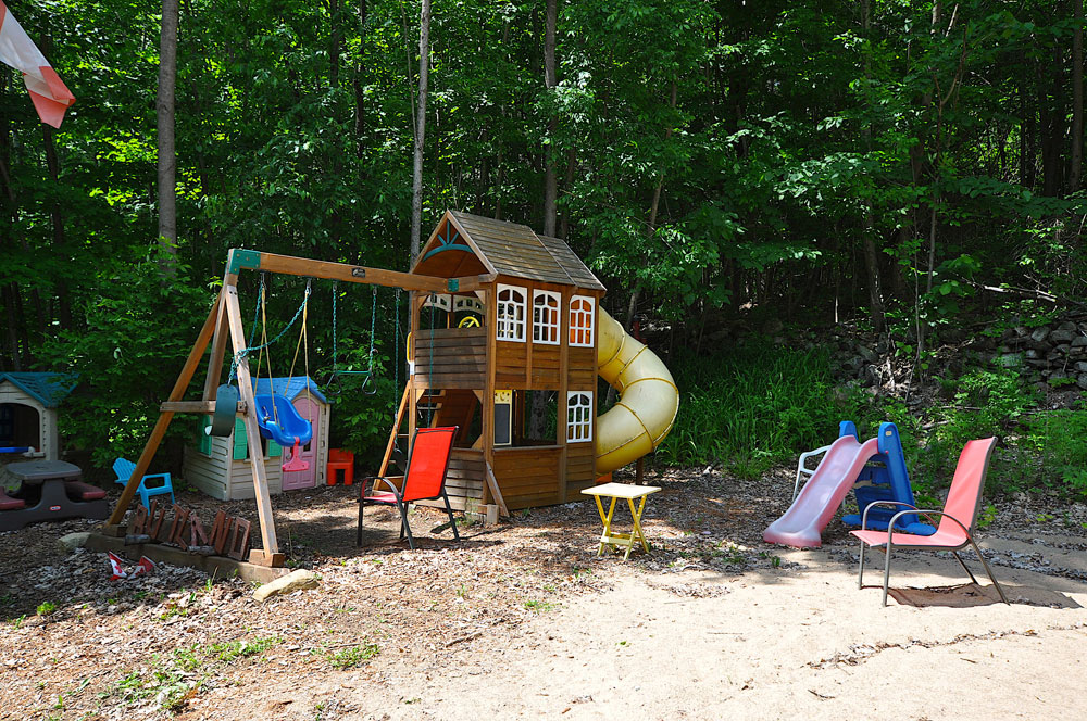 Haliburton Cottage - Kashagawigamog Lake - Kids community playground