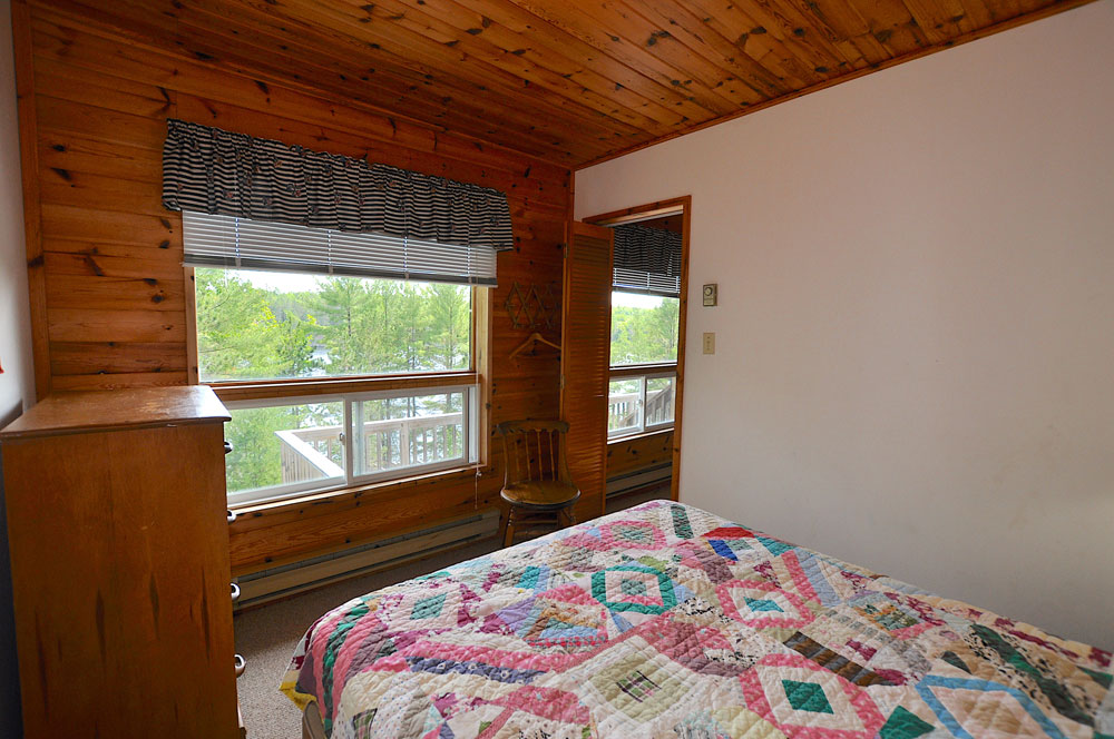 Haliburton Cottage - Koshlong Lake Driftwood Hill - Queen bedroom-view-to-the-lake