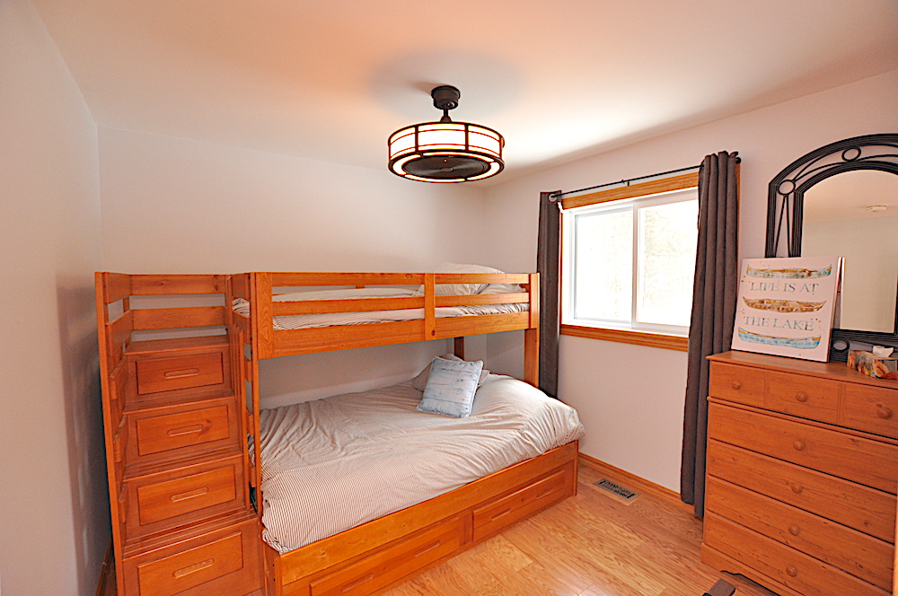 Brady Lake - White Pine Shore - Bedroom 3 - Double single bunk