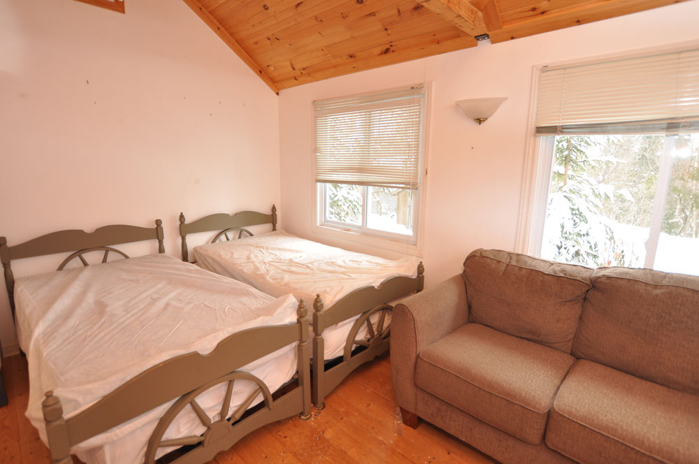 26 Guest-house-bedroom-2-has-two-single-beds