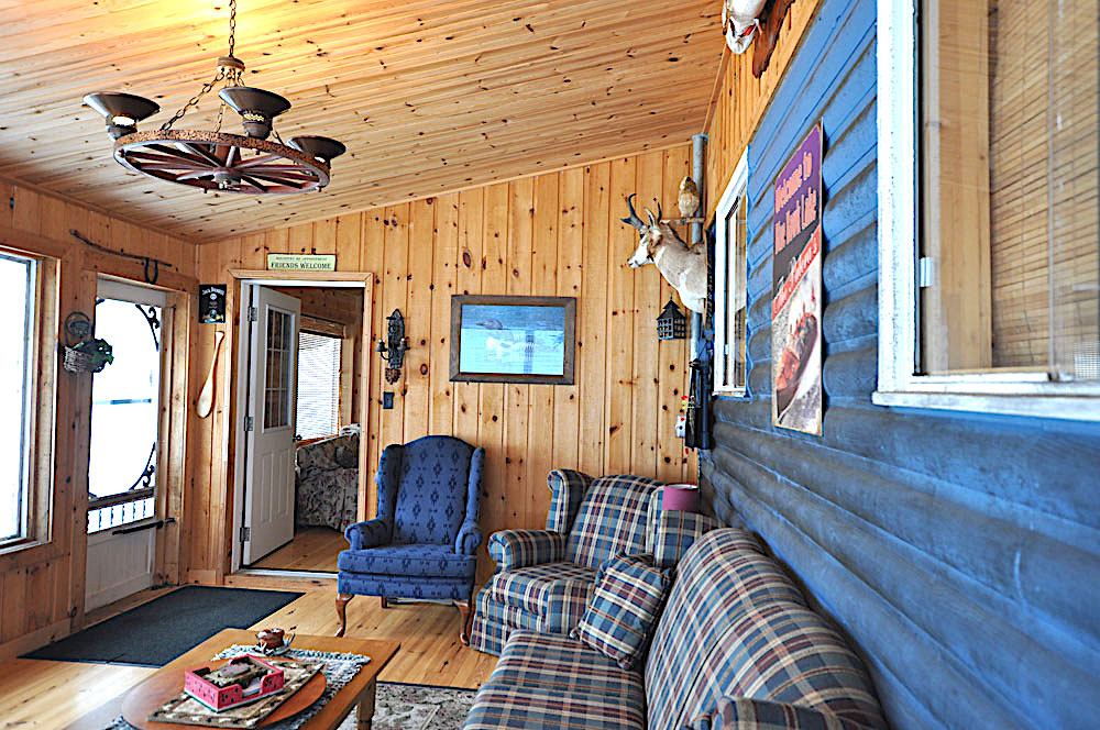 Blue Hawk Lake Blue Bell - Haliburton Cottage - Screenroom