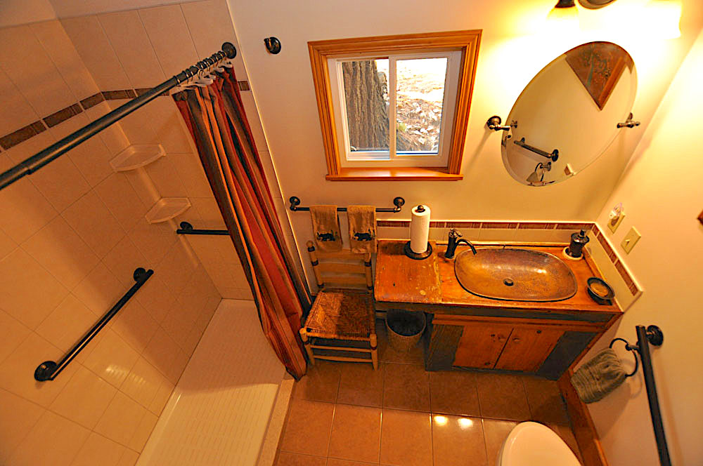 Boshkung Lake Paradise Pines - 3 piece wheelchair accessible shower