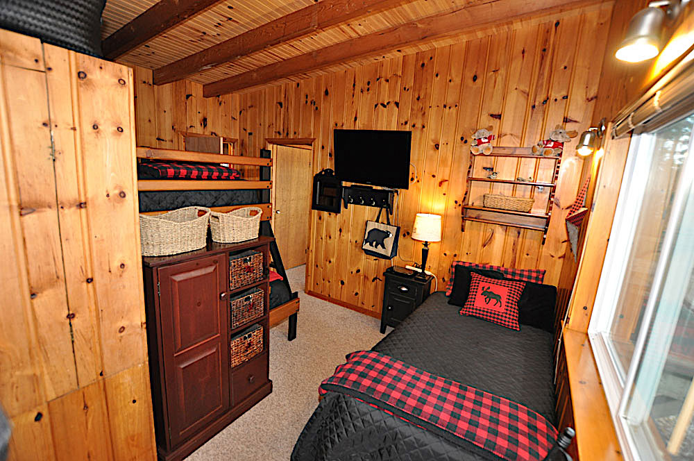 Boshkung Lake Paradise Pines - Single Bed in Bunkroom