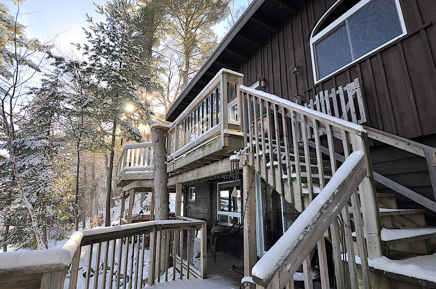 Boshkung Lake Paradise Pines - Lower entrance patio and deck with hot tub