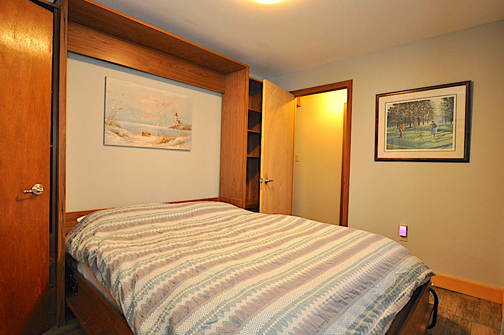 Kashagawigamog Lake Macs Retreat - 19 Bedroom 4 lower level with Queen