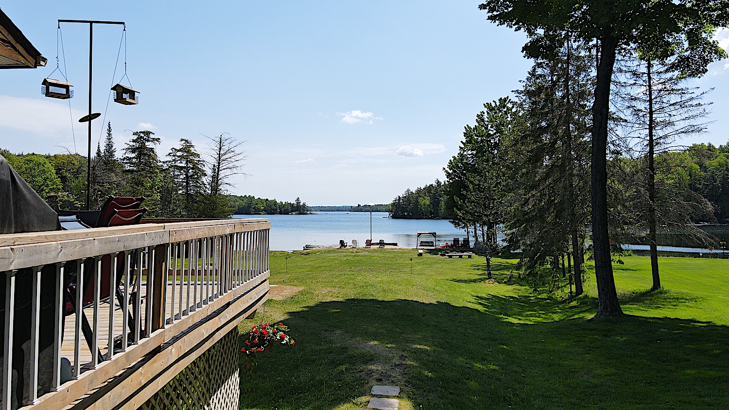 Chandos Lake Sunshine Shores - Side View of Front
