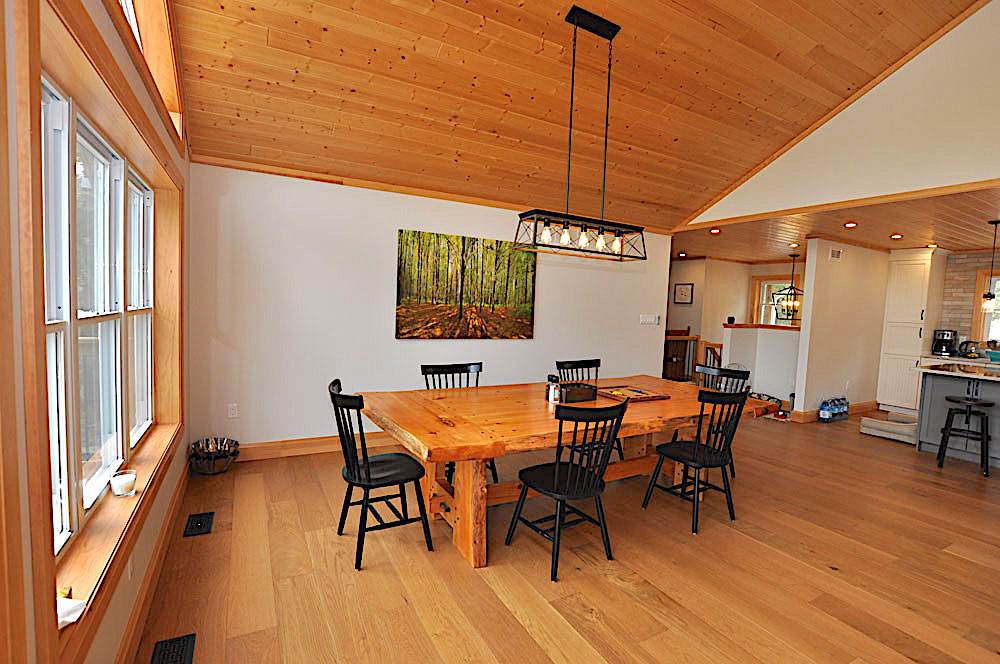 Haliburton Cottage - Spruce Lake Blue Jay Bay - Main Floor Dining