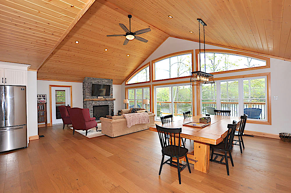 Haliburton Cottage - Spruce Lake Blue Jay Bay - Main Floor Living and Dining