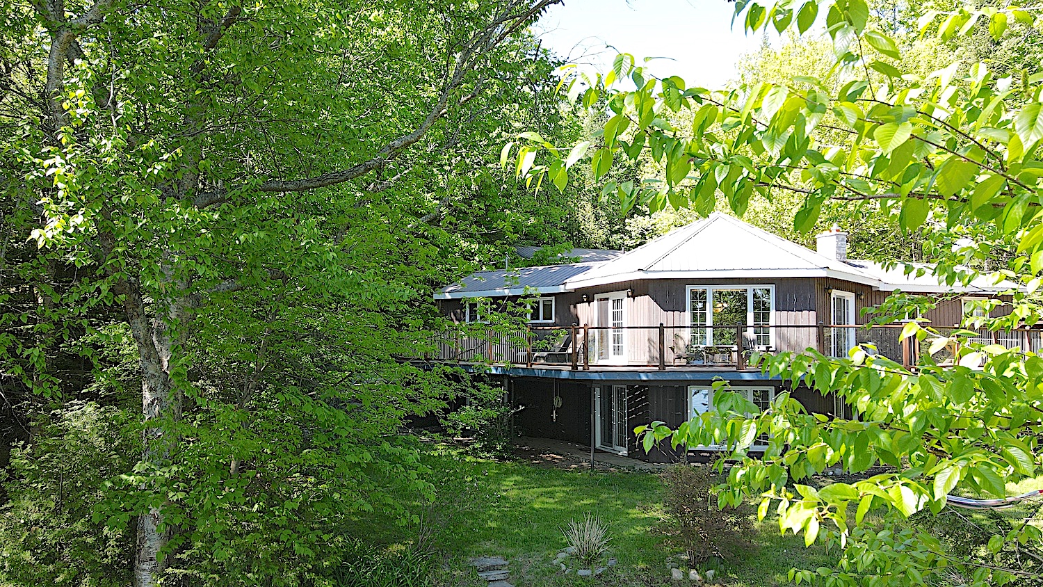 Kennisis Lake Paradise Bay - Front of Cottage