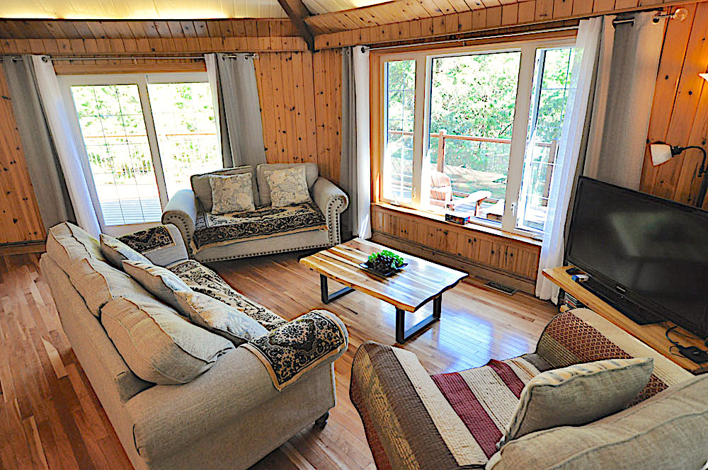 Kennisis Lake Paradise Bay - Living Room View