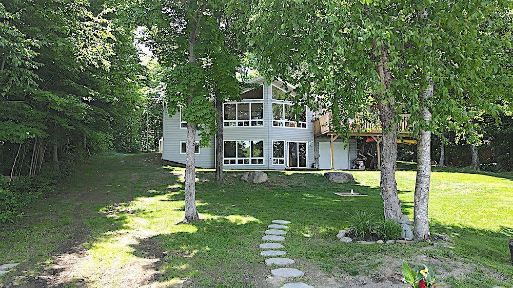 Monmouth Lake The Wandering Moose - Haliburton Cottage - Front of Cottage from Dock