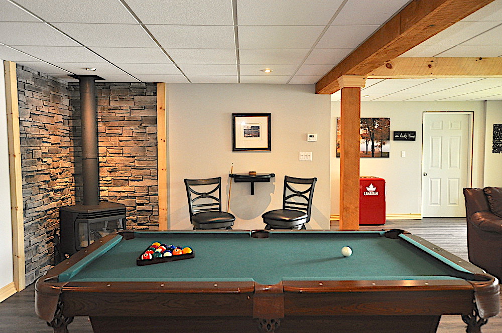 Monmouth Lake The Wandering Moose - Haliburton Cottage - Lower Level Rec Room Pool Table