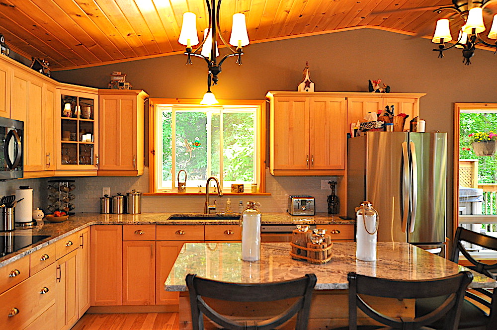 Monmouth Lake The Wandering Moose - Haliburton Cottage - Kitchen