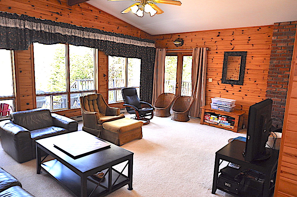 Boyne Lake Beaver Bay - Living Room