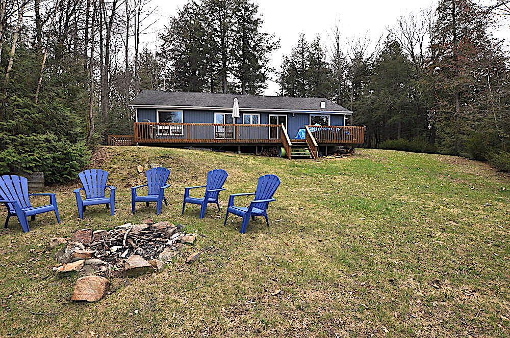 Chandos Lake Blue Hideaway - Front of Cottage