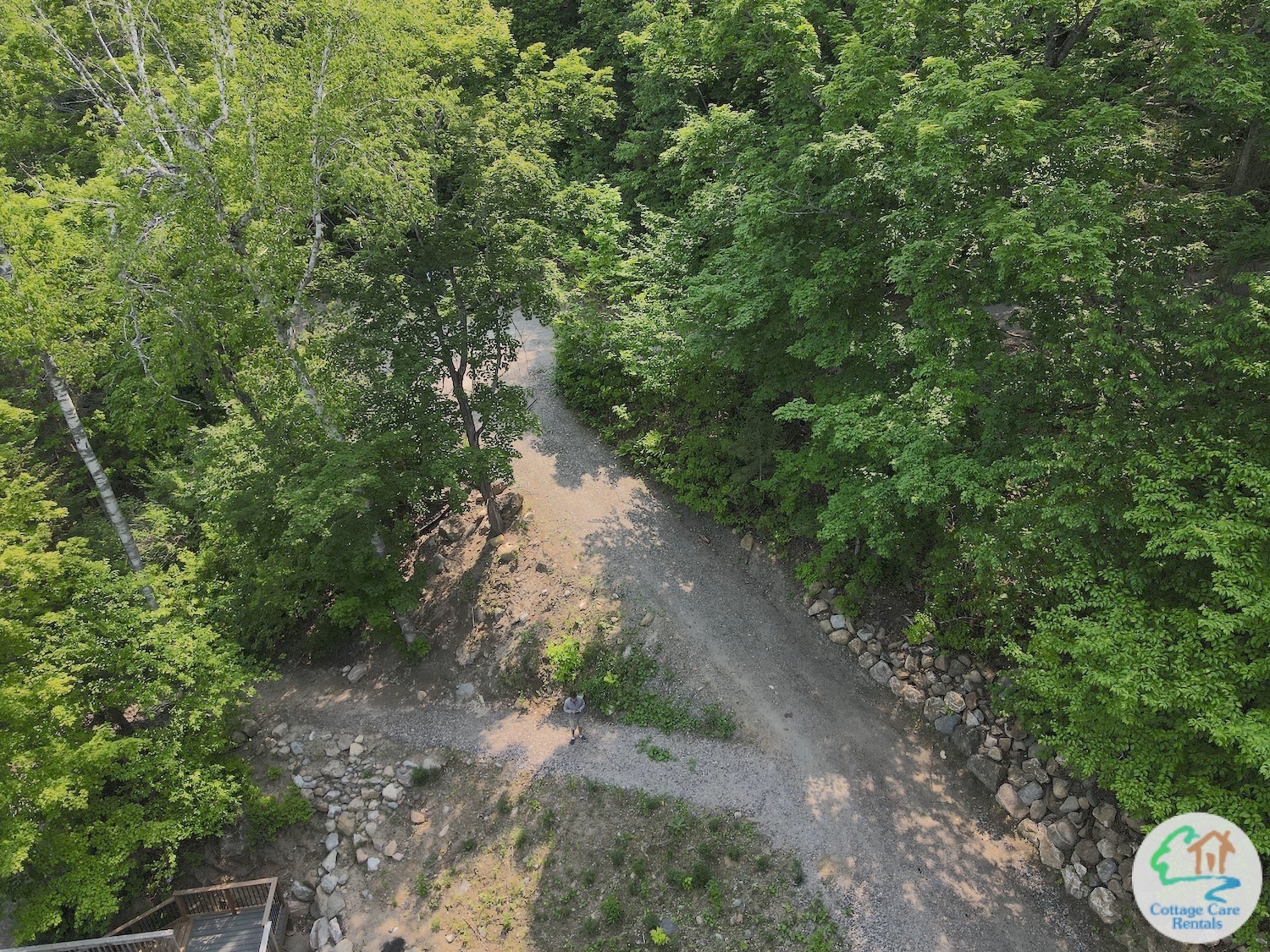 Miskwabi Lake By the Shore - Aerial view of Driveway to Back of Cottage
