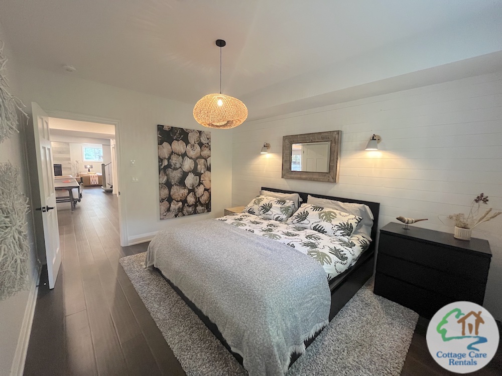 Pelaw Lake Lavender Cottage - Lower Level - Bedroom 3 - King Bed