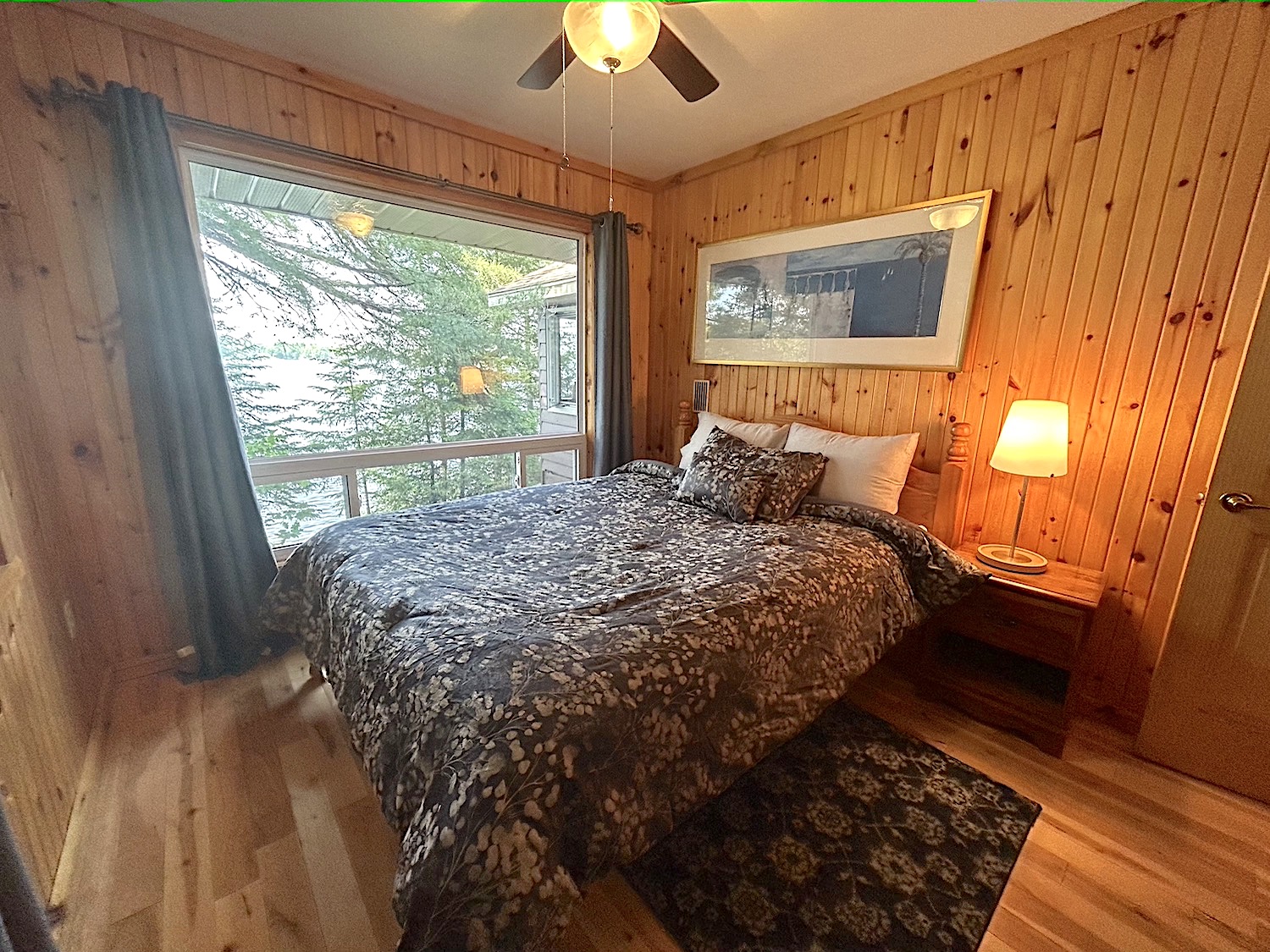 Shadow Lake Point of Views - Main cottage - Bedroom 1 - Queen