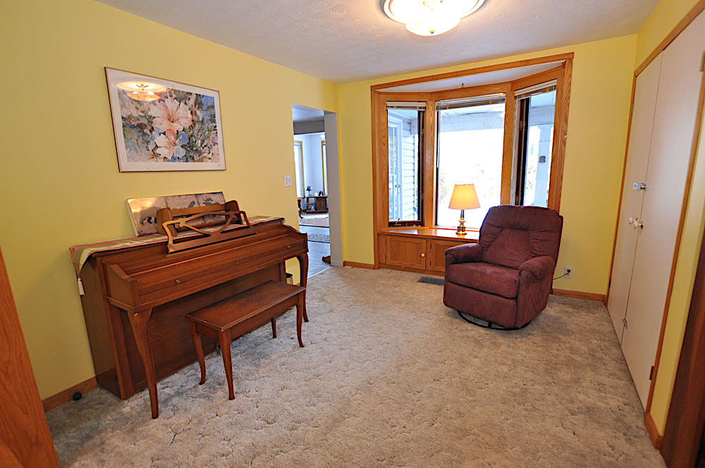 Living room - Piano View