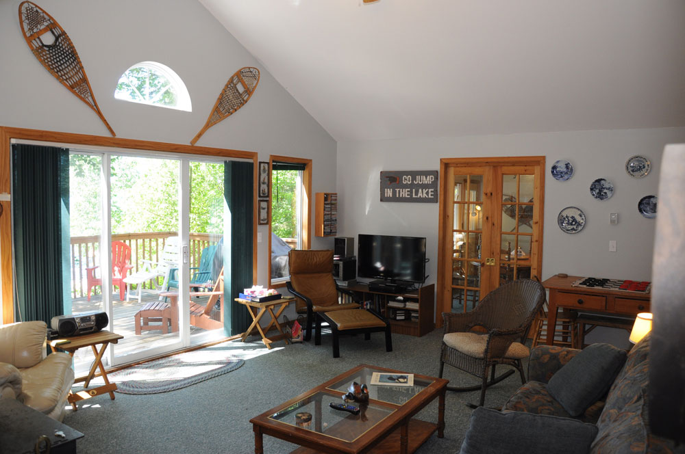 Haliburton Cottage - Kennisis Lake Sunset Vista - Living Room