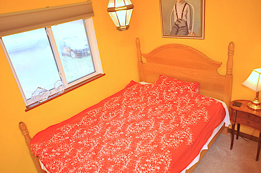 Haliburton Cottage - Allen Lake Grand View - Bedroom 2 - Queen Bed