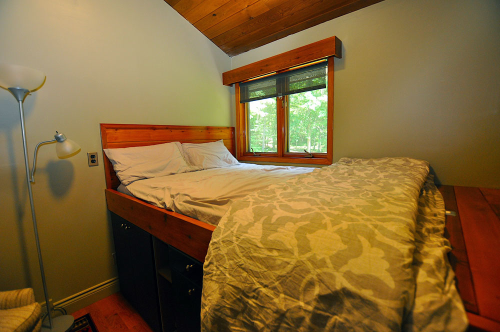 Haliburton Cottage - Horseshoe Lake Templar - Bedroom 2 - Queen